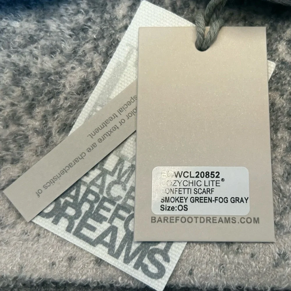 NWT Barefoot Dreams Soft CozyChic Reversible Scarf in Smokey Green Fog Gray, OS.